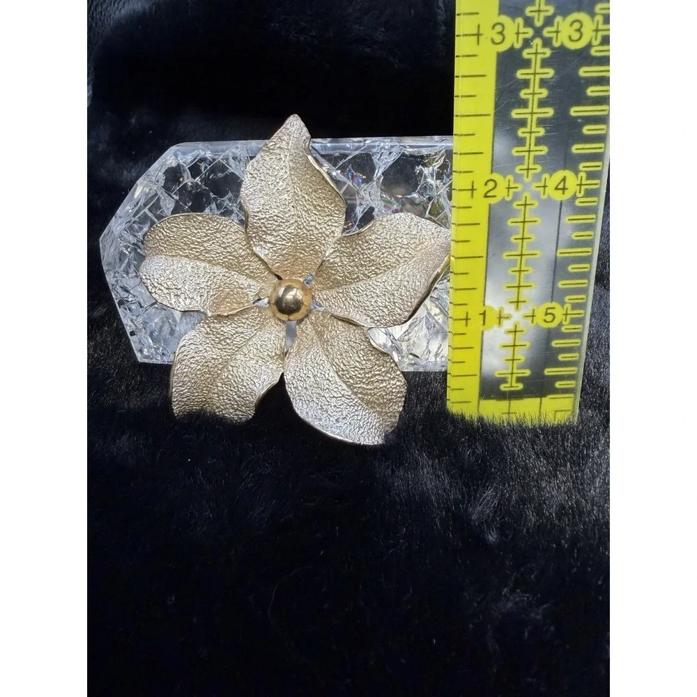 Vintage‎ Gold Tone Flower Brooch Pin Statement Jewelry 2.3/4 Inch